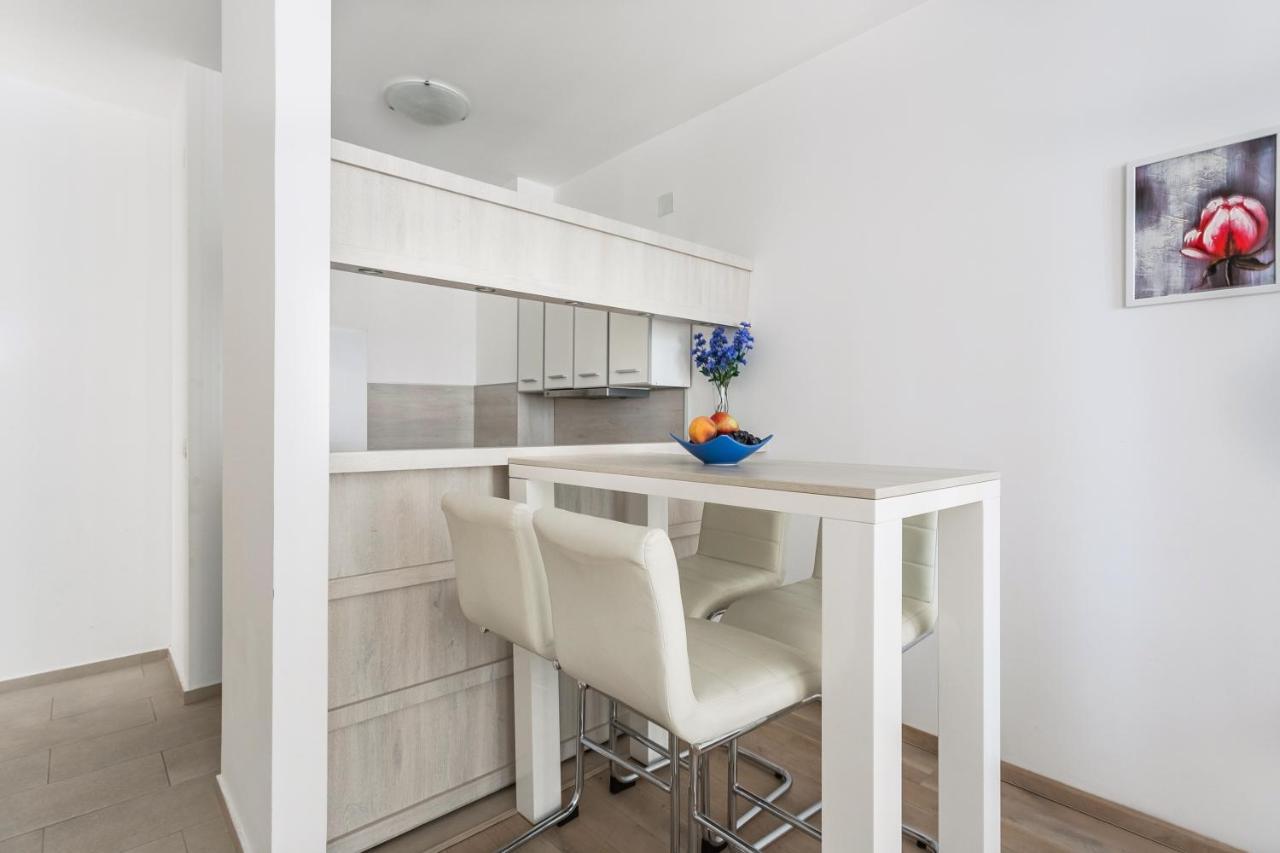 Apartments Beatrice Rafailovici Ngoại thất bức ảnh
